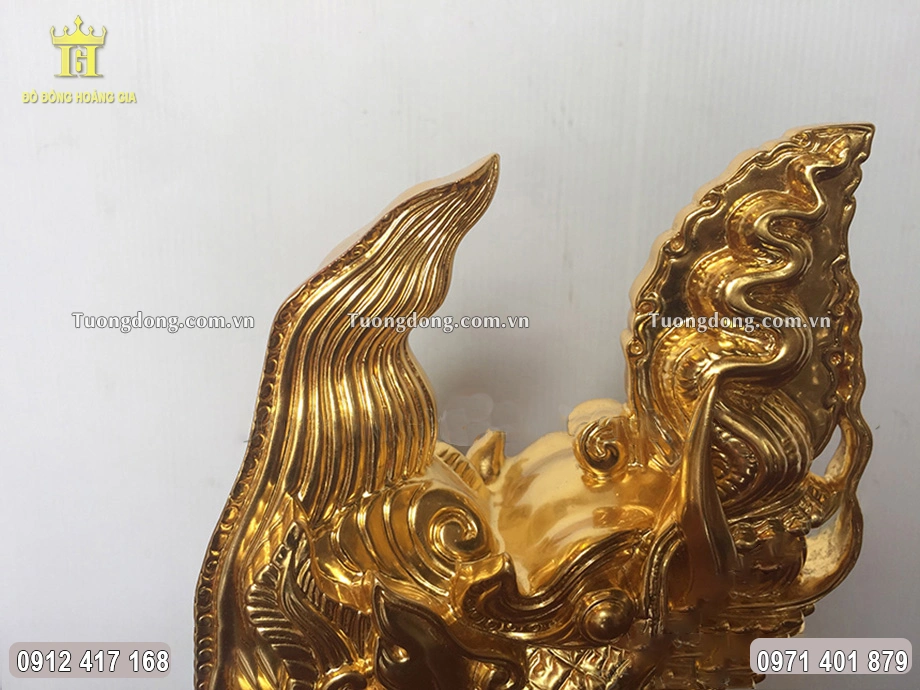Từng họa tiết hoa văn được chạm khắc sắc nét